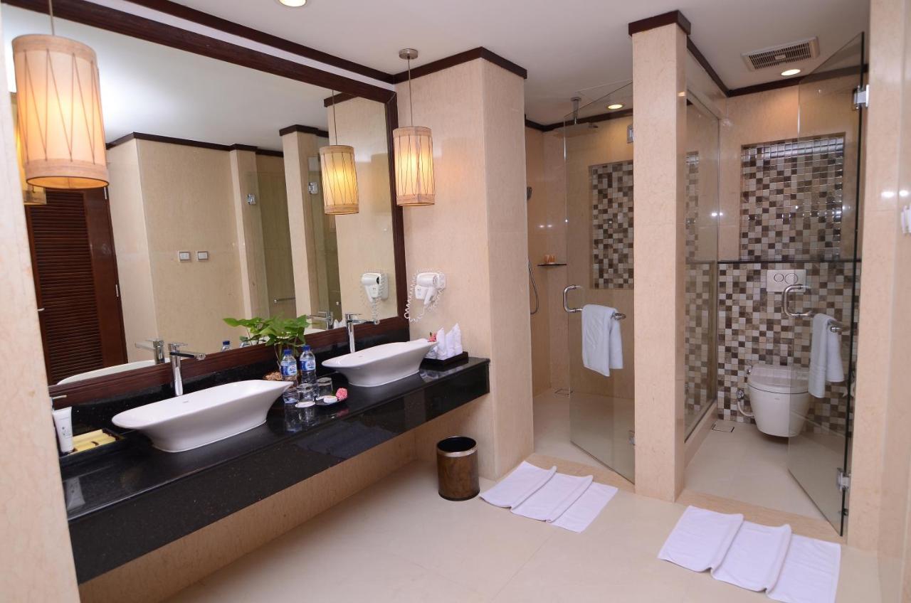 Hermes Palace 5*